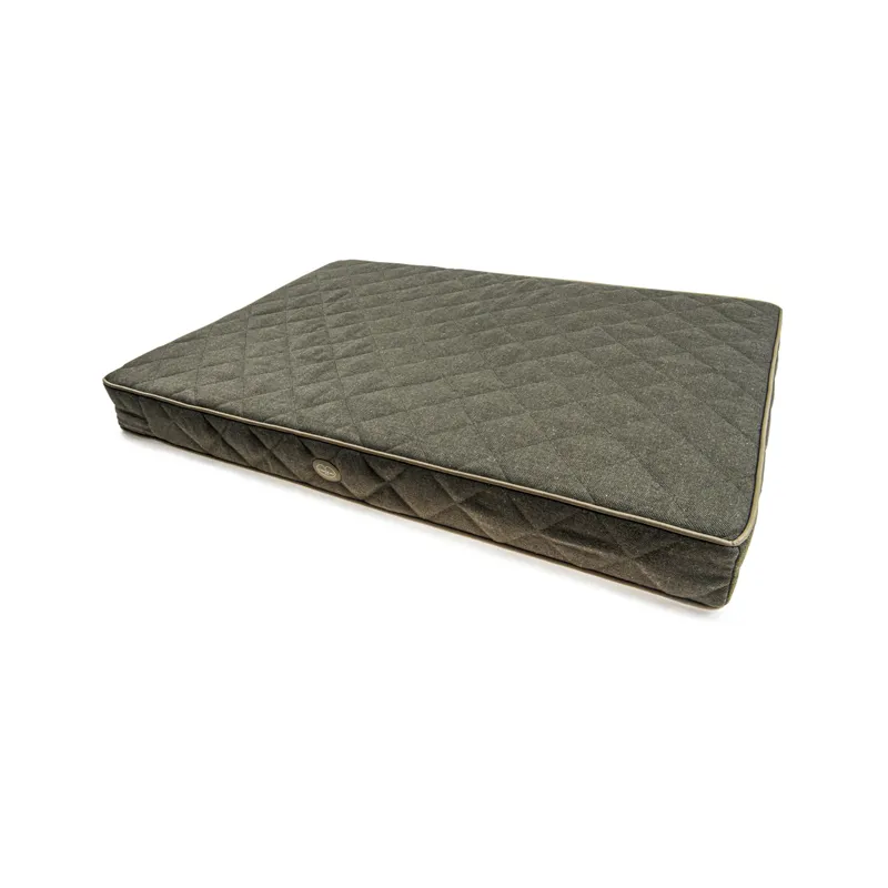 Le Chameau Cushion Dog Bed Vert Chameau